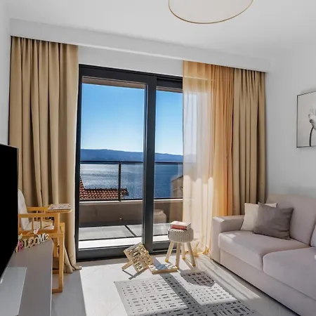 New Seaview Gabriel With Private Heated Pool And A Hot-tub *