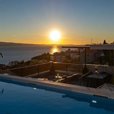 New Seaview Gabriel With Private Heated Pool And A Hot-tub *